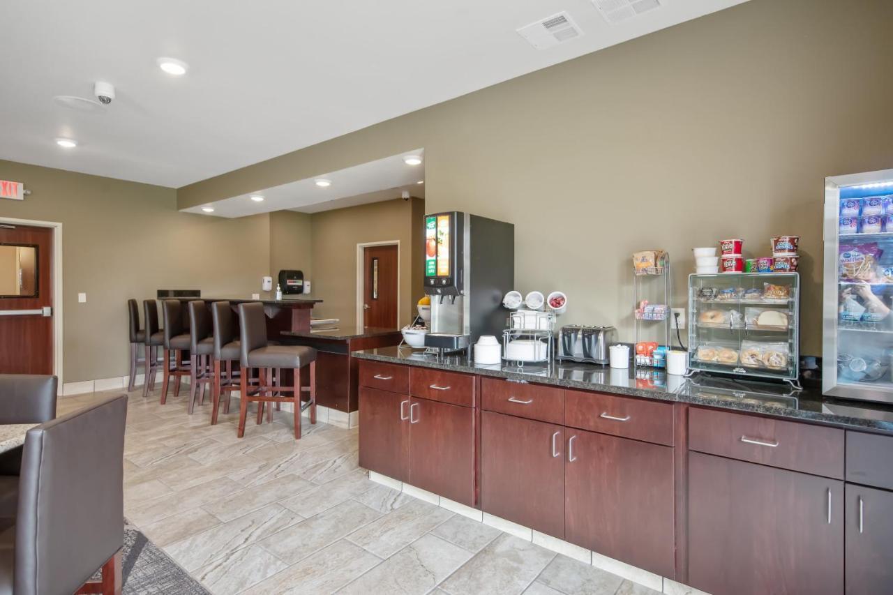 Cobblestone Hotel & Suites - Austin Exterior photo