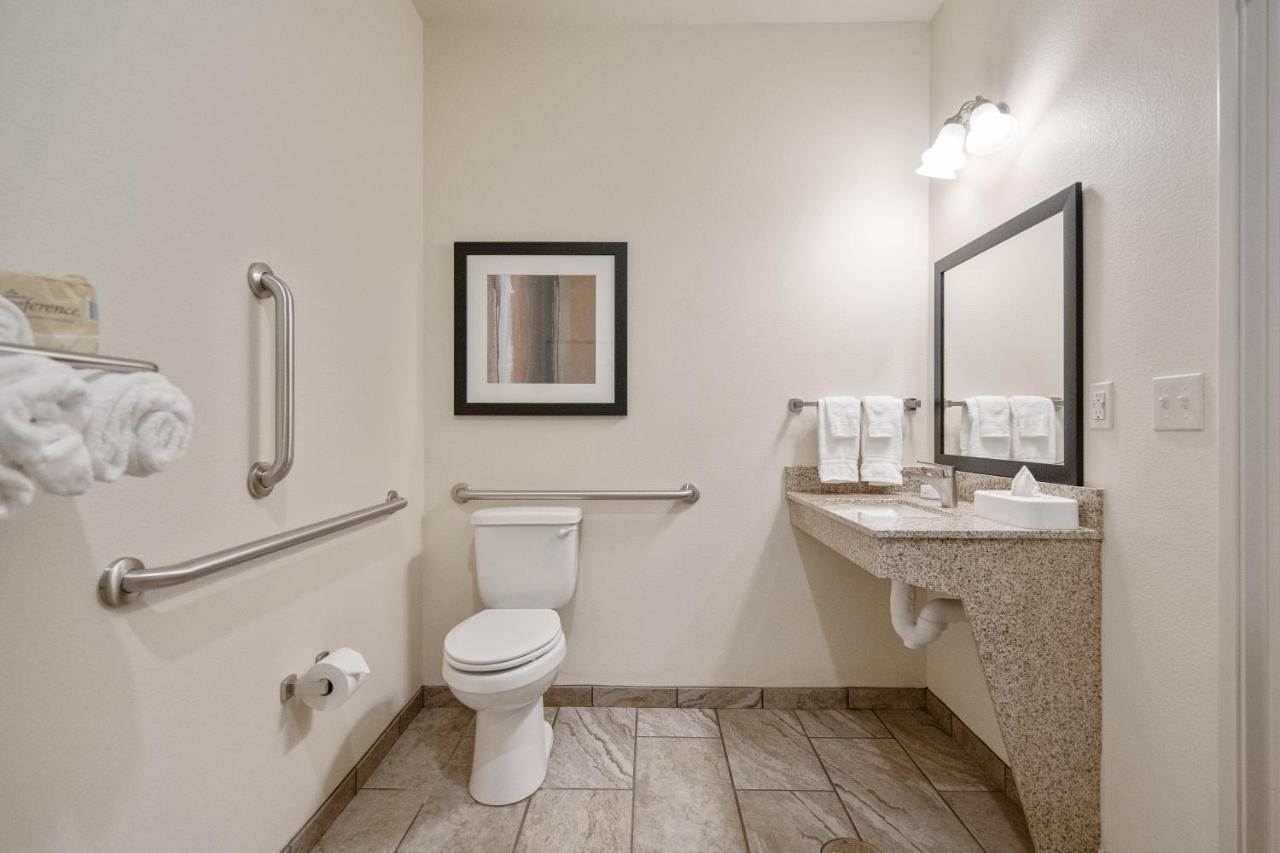 Cobblestone Hotel & Suites - Austin Exterior photo